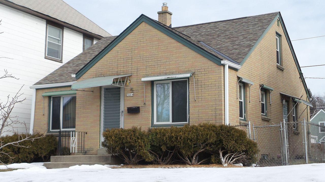 3664 S Iowa Ave, Saint Francis, WI 53235