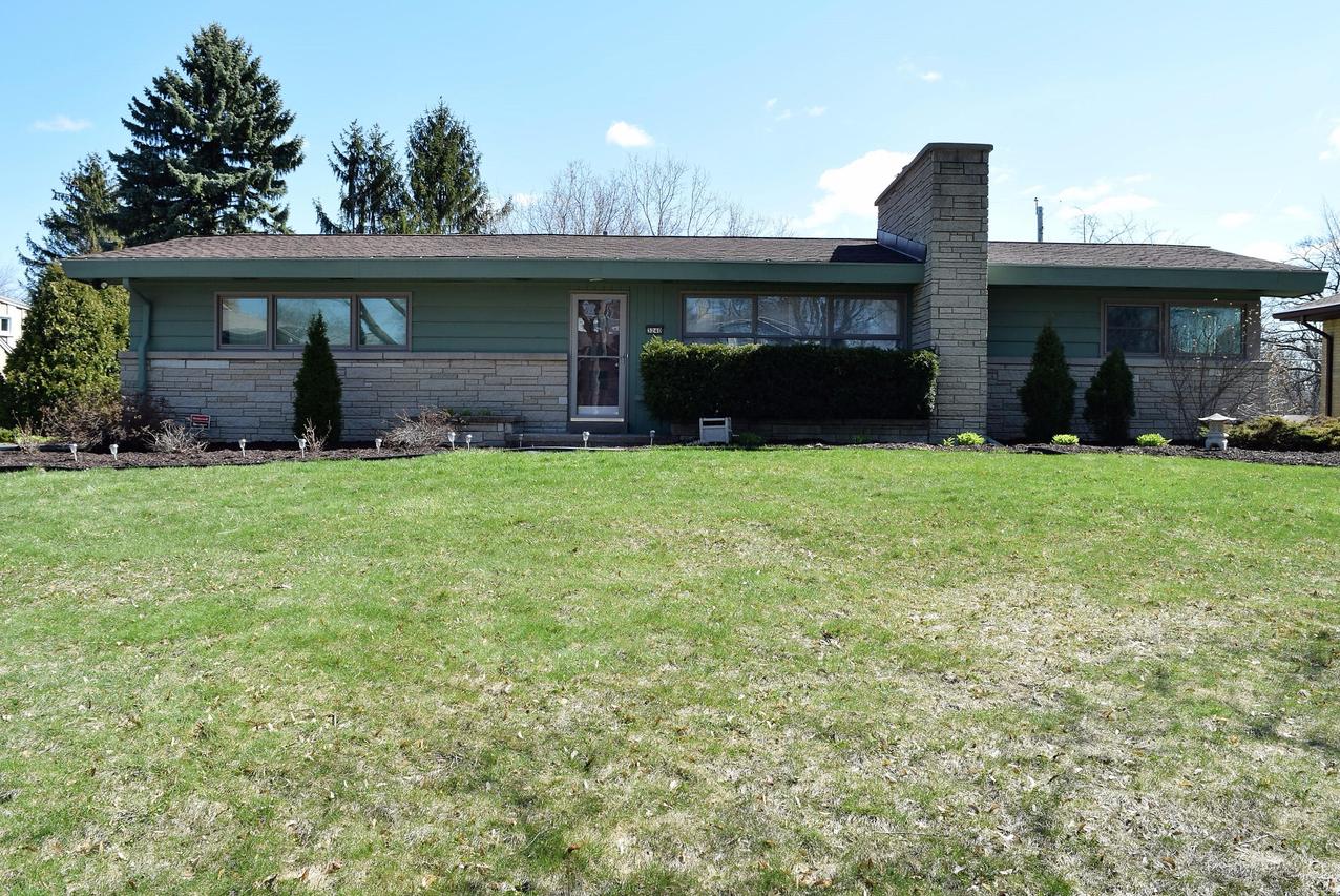 3240 N Knoll Ter., Wauwatosa, WI 53222