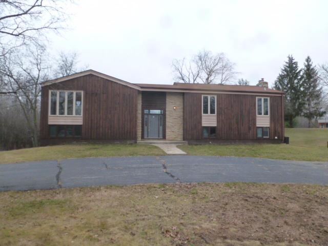 W313S7611 Spring Ln, Mukwonago, WI 53149