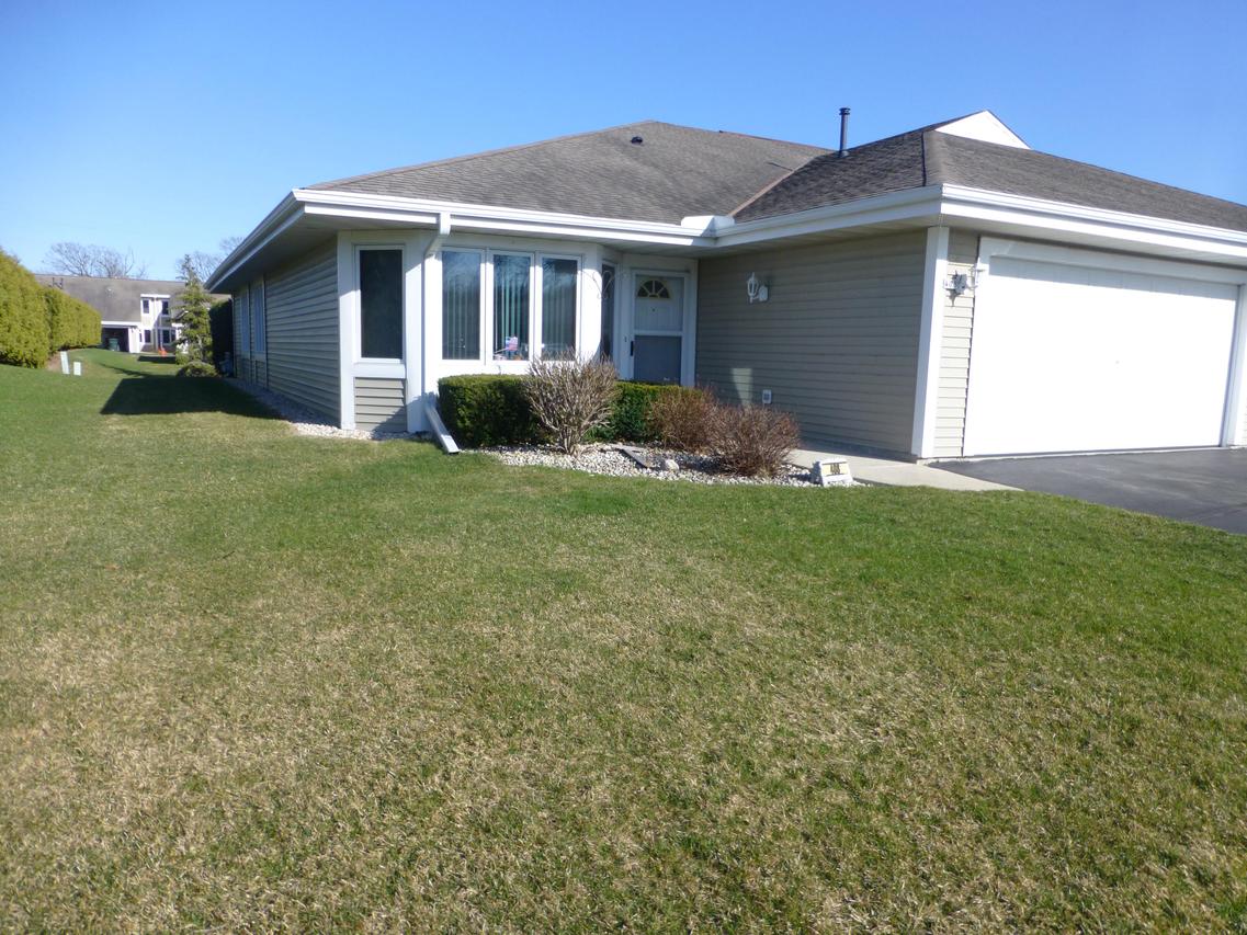 408 Hartford Sq., Hartford, WI 53027