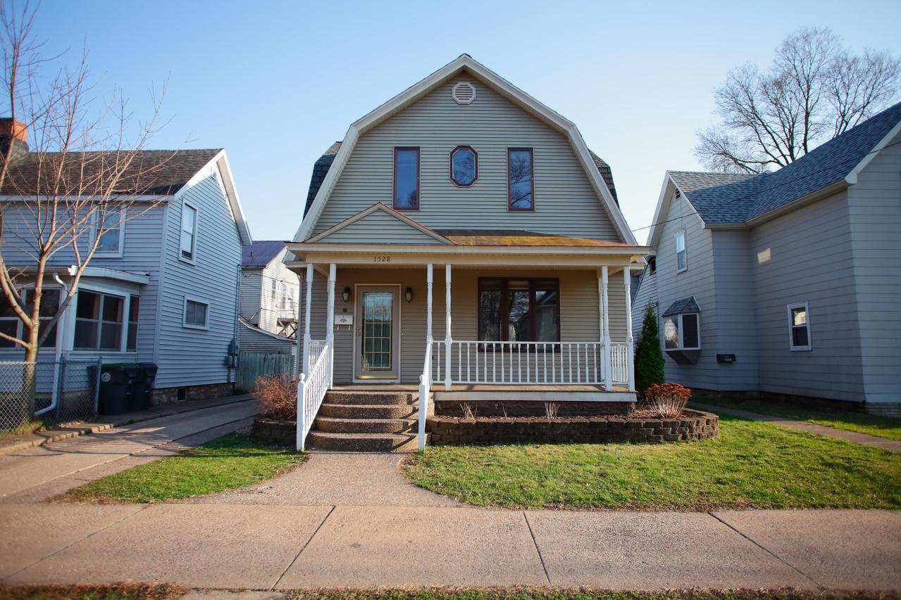 1528 Market St, La Crosse, WI 54601