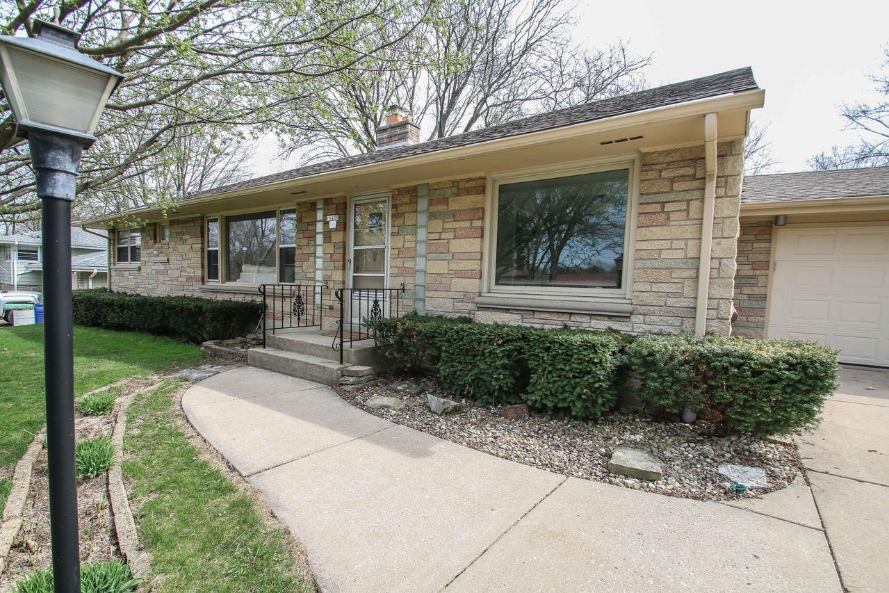 10435 W Concordia Ave, Wauwatosa, WI 53222
