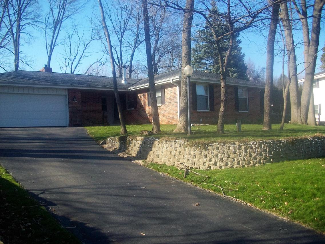 1132 Vienna Ct, Grafton, WI 53024