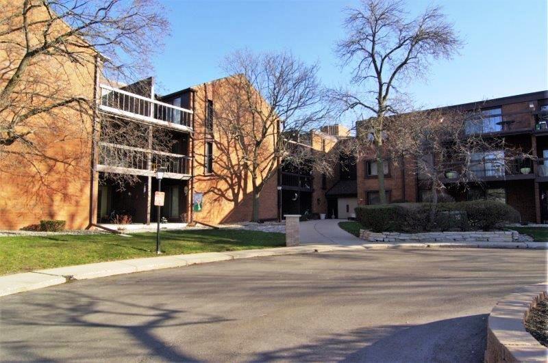 5200 S Tuckaway Blvd. #363, Greenfield, WI 53221