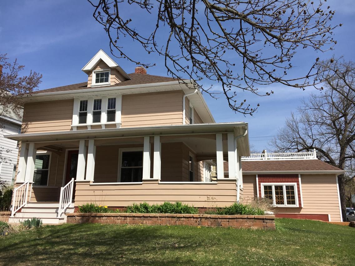 1535 Main St, La Crosse, WI 54601