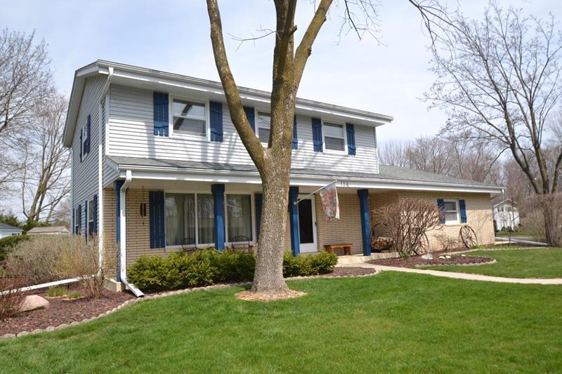 114 Laurel Dr, West Bend, WI 53095