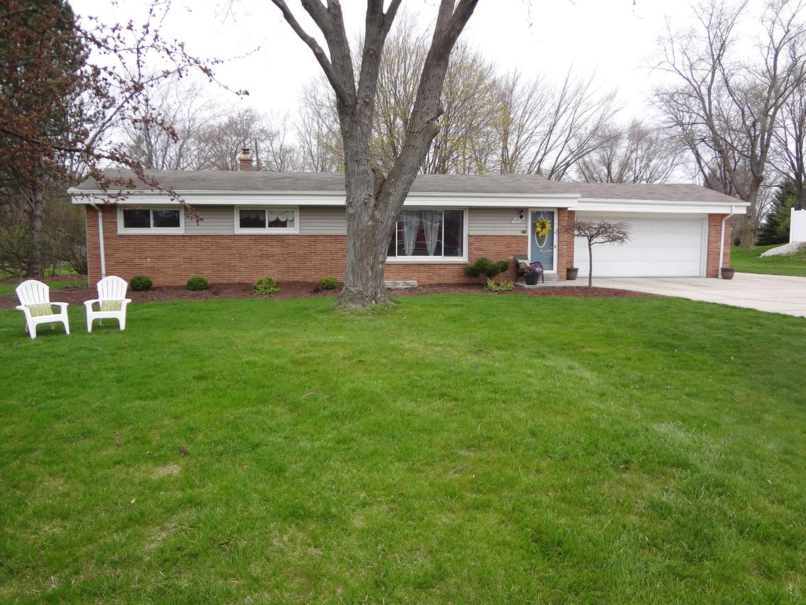 N48W19034 Pleasant View Dr., Menomonee Falls, WI 53051