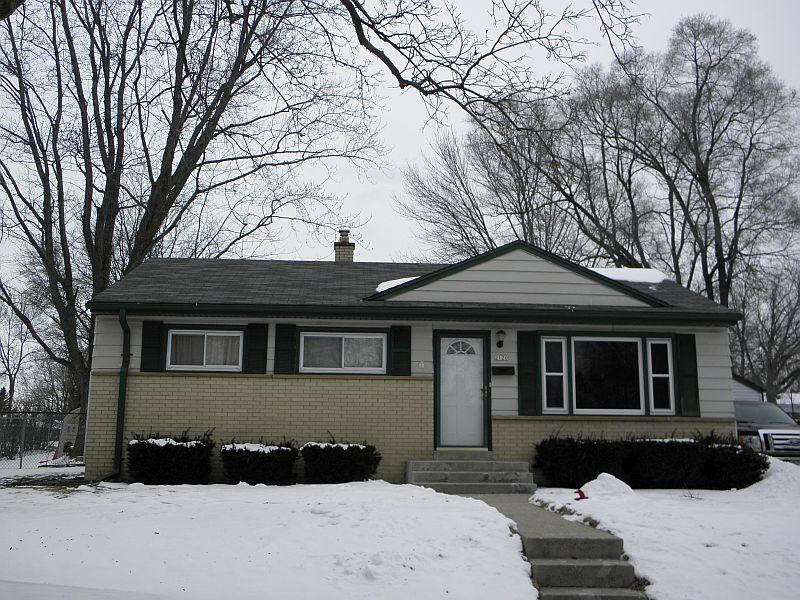 2120 Garvens Ct, Waukesha, WI 53188