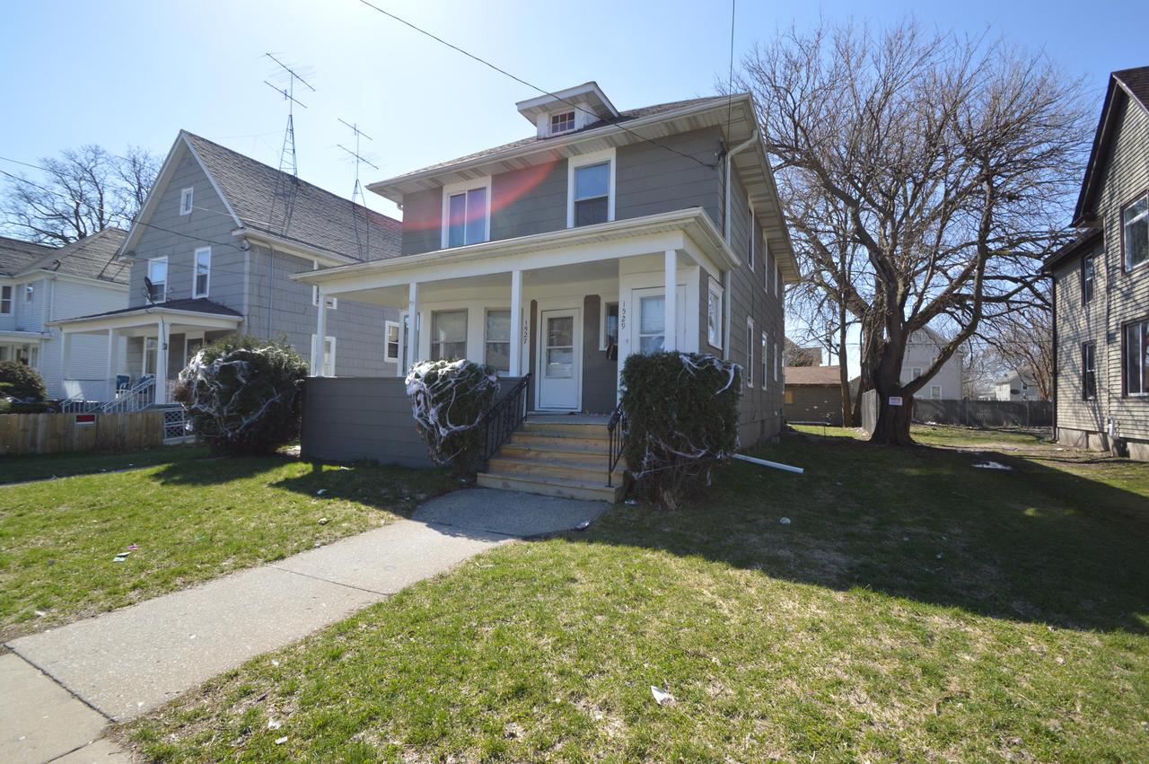 1527 61st St, Kenosha, WI 53143