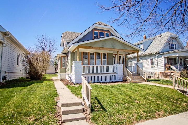 3267 S 9th St, Milwaukee, WI 53215