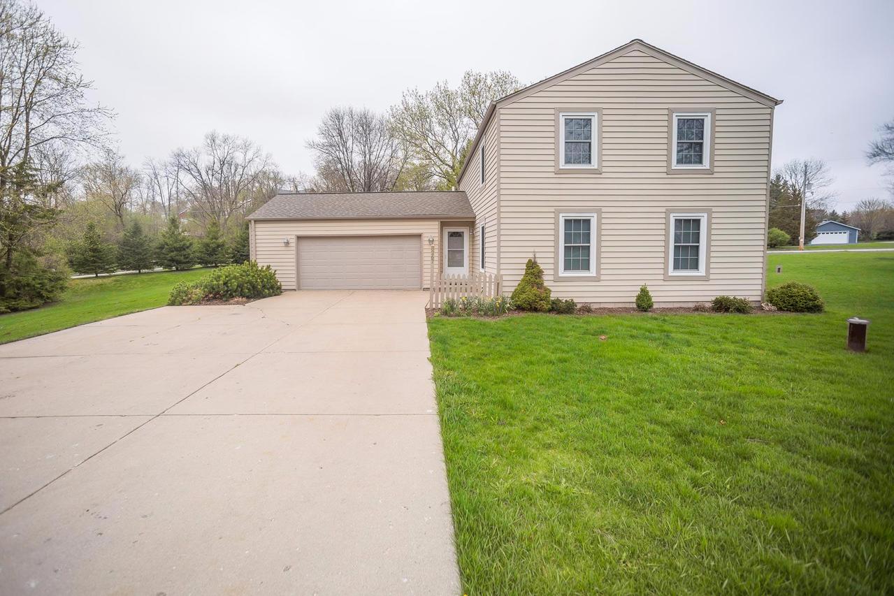 W292N8267 Parkview Ct, Merton, WI 53029