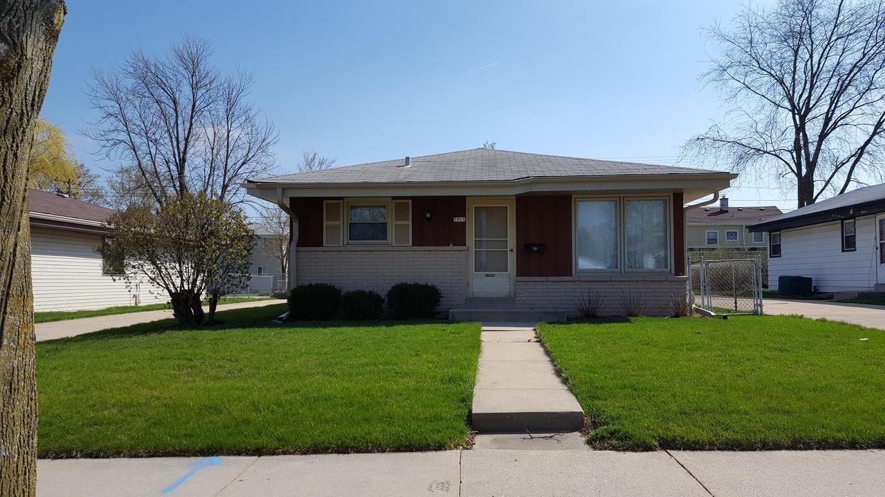 7915 W Brentwood Ave, Milwaukee, WI 53223