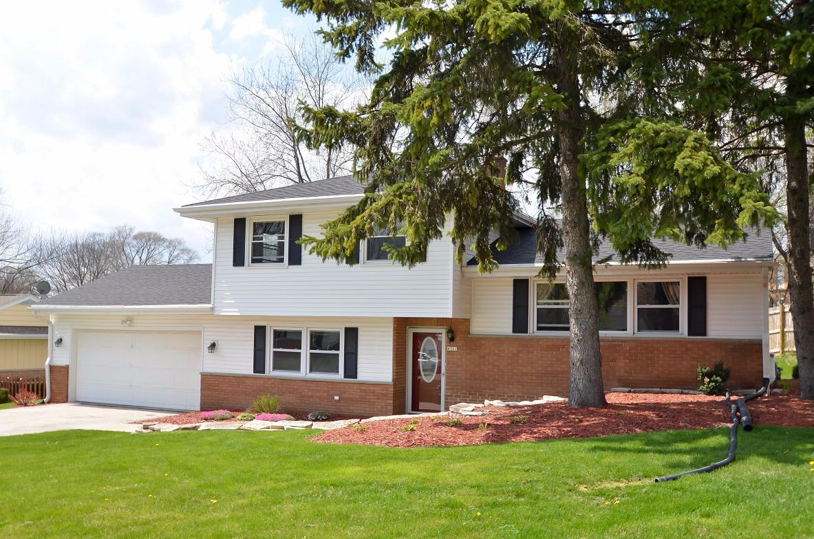 4761 N 108th St, Wauwatosa, WI 53225