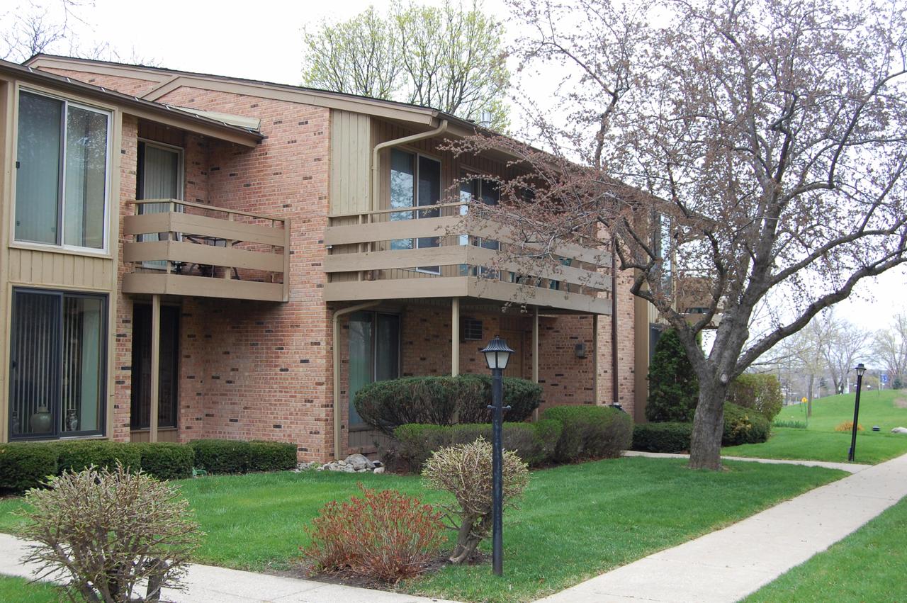 8755 N 72nd St #4, Milwaukee, WI 53223