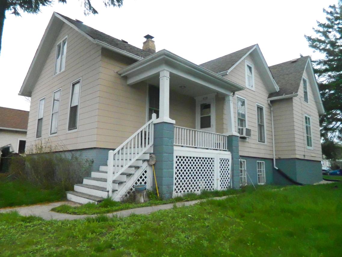 809 Forest St, Racine, WI 53404