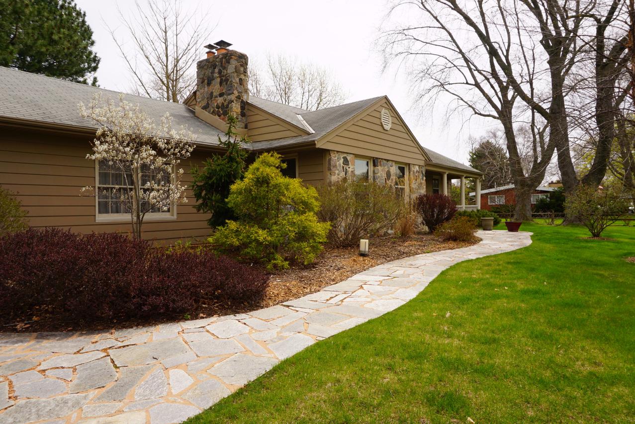 3060 Burlawn Pkwy, Brookfield, WI 53005