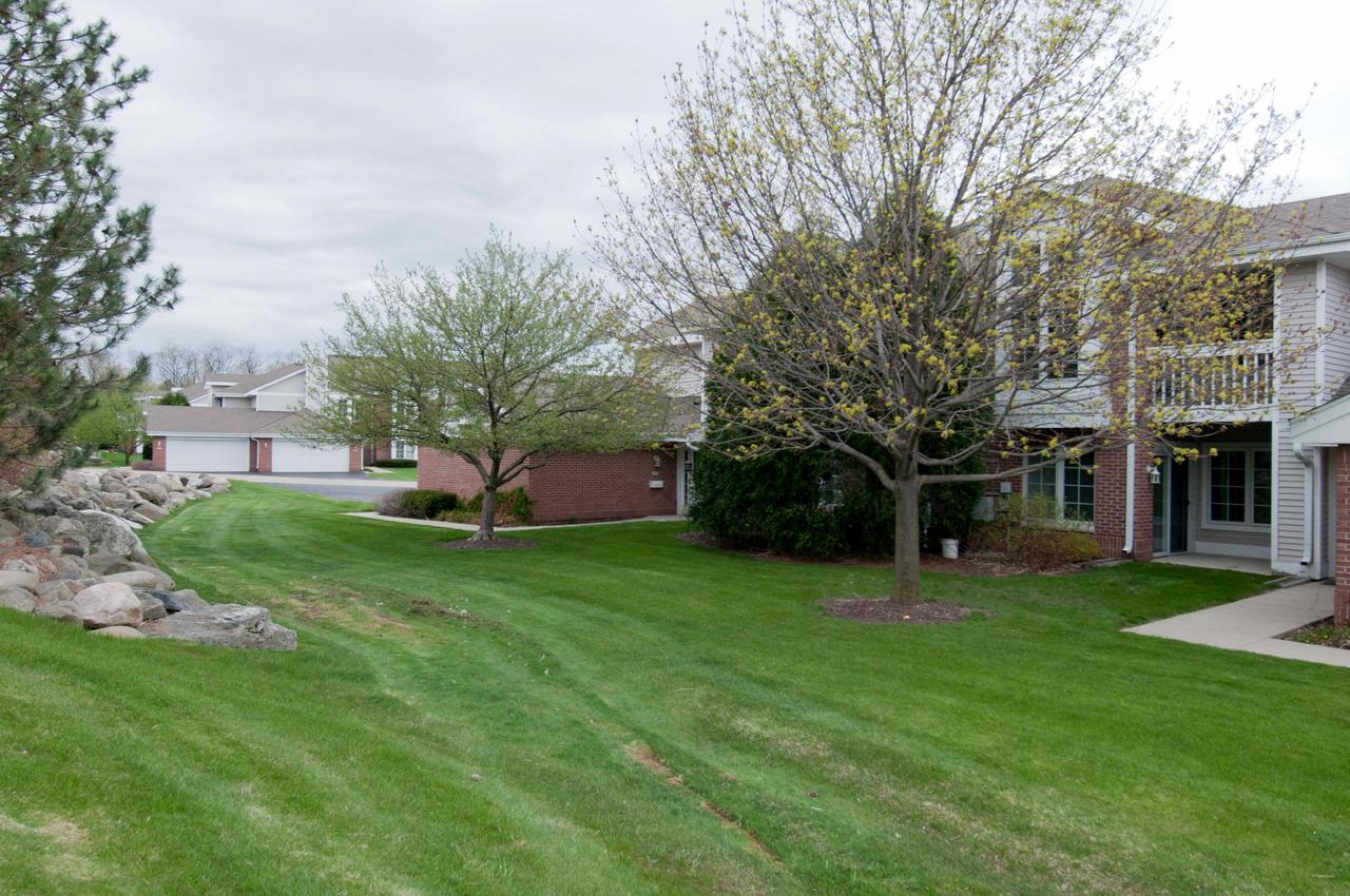 9041 Westlake Dr., Greendale, WI 53129