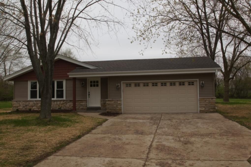 W309S8838 Green Acre Dr, Mukwonago, WI 53149
