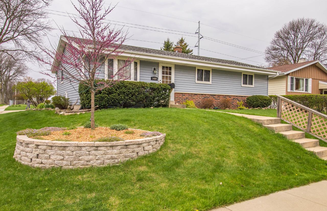 1489 Birch Dr., Waukesha, WI 53188