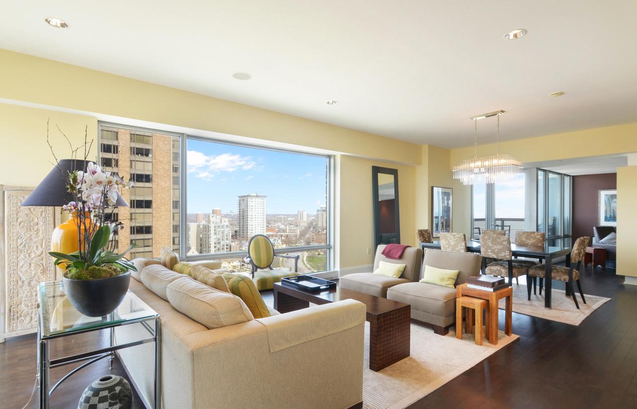923 E Kilbourn Ave #1803, Milwaukee, WI 53202