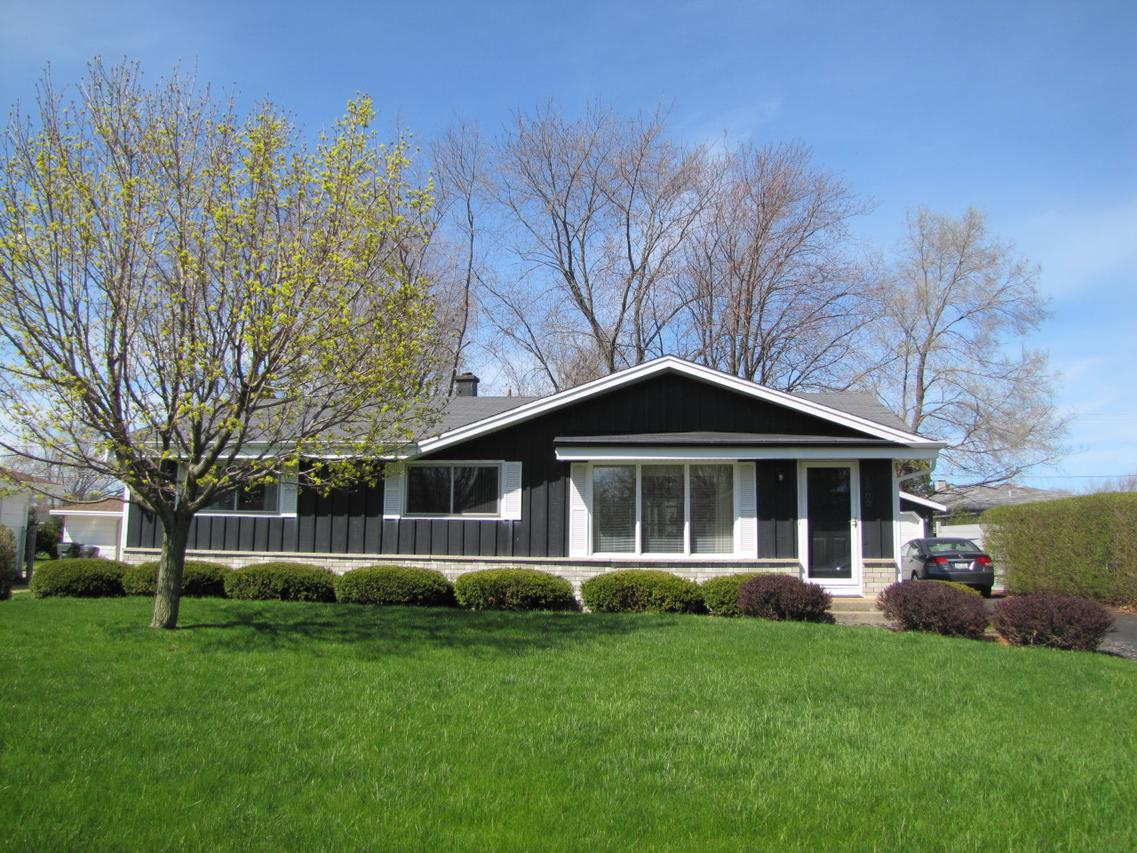 2600 Iris Ct, Caledonia, WI 53402