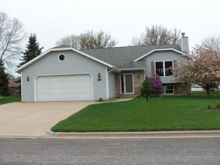 242 Coachlite Ct, Onalaska, WI 54650