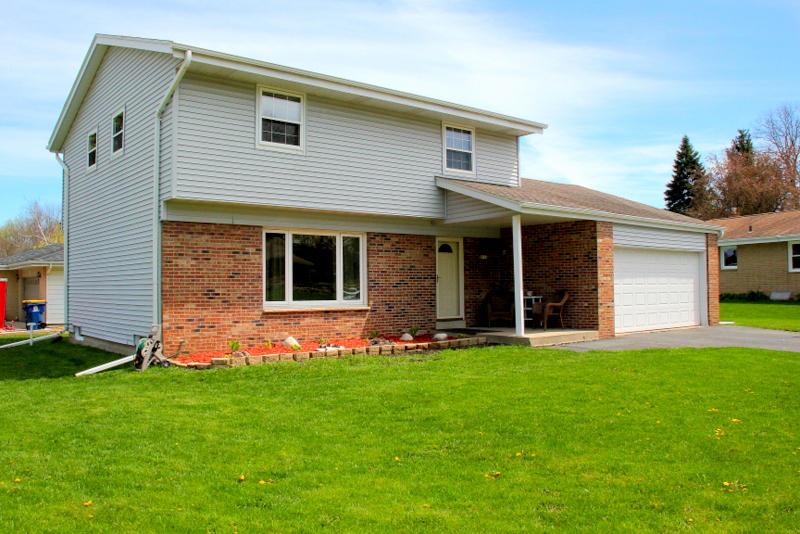 8102 S Mona Ct, Oak Creek, WI 53154
