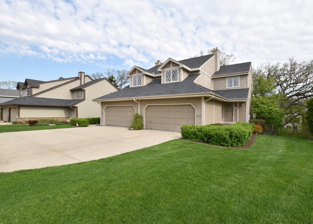 7516 W Tuckaway Creek, Franklin, WI 53132