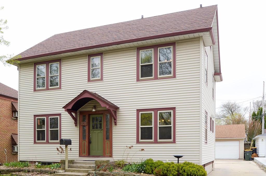 7011 W Bluemound Rd, Wauwatosa, WI 53213