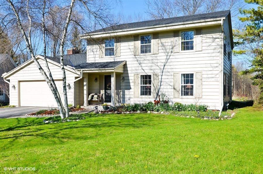 3633 W Chantilly Ct, Mequon, WI 53092