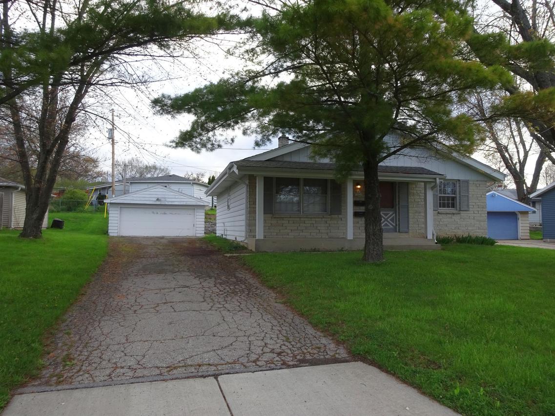 N85W18248 Lawrence Ave, Menomonee Falls, WI 53051