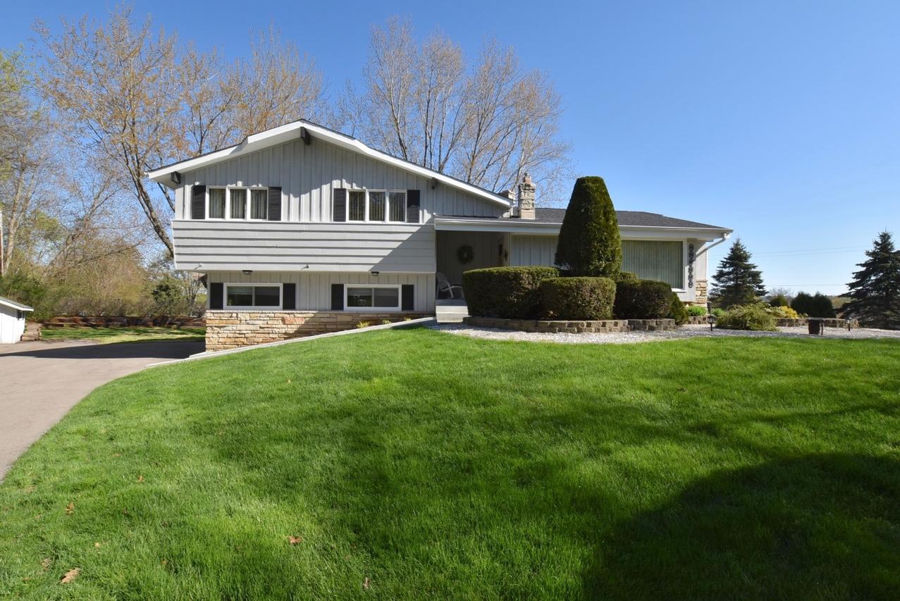 S94W23100 Hawthorne Chasm, Vernon, WI 53103