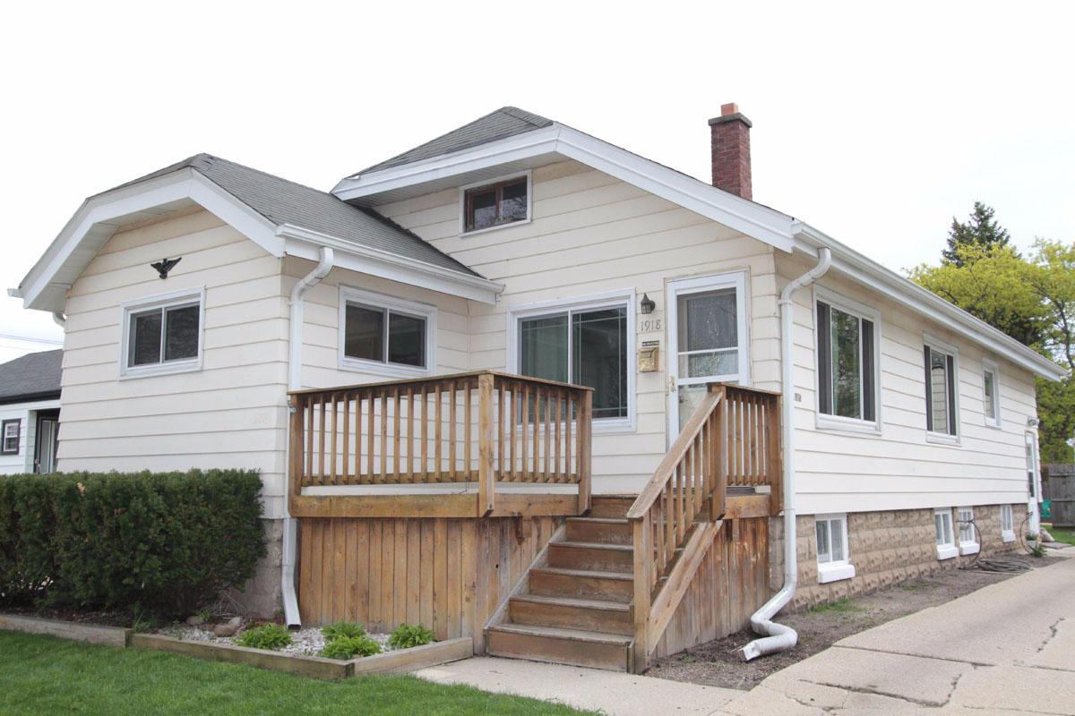 1918 S 96th St, West Allis, WI 53227