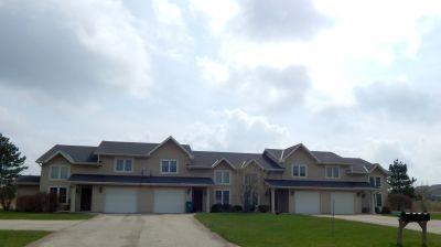 W1100 Lewis Ln, Ixonia, WI 53036