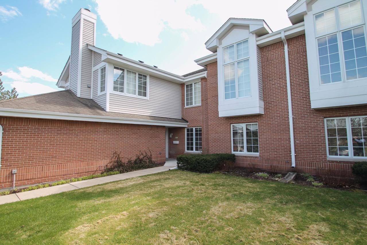 8651 Westlake Dr., Greendale, WI 53129