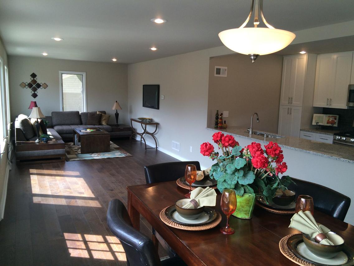 1432 N 120th St, Wauwatosa, WI 53226