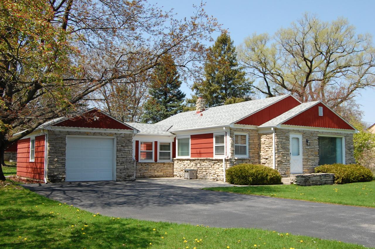 6967 N Rockledge Ave., Glendale, WI 53209
