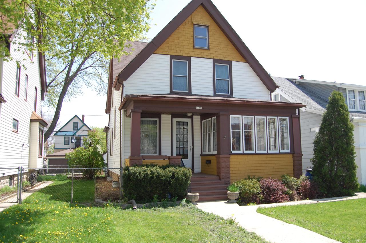 1540 S 76th St, West Allis, WI 53214