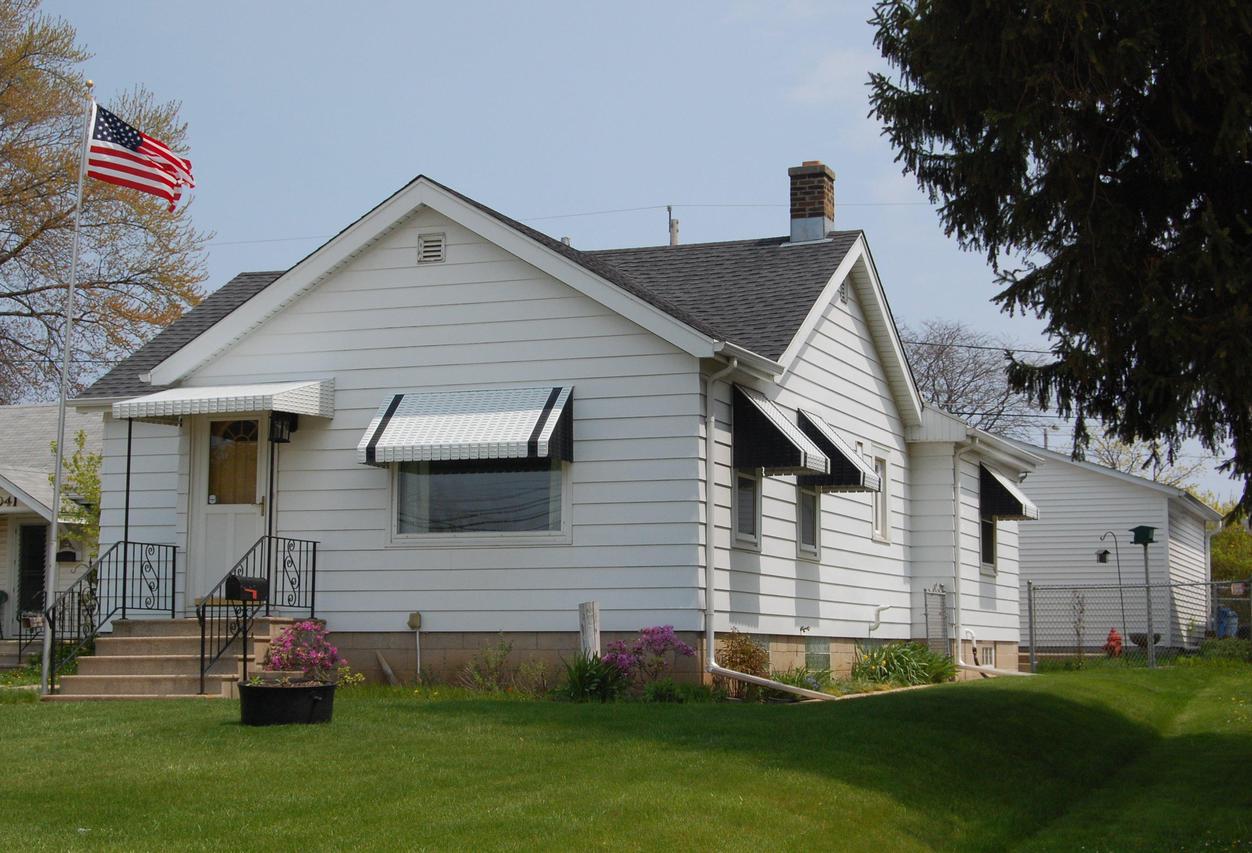 2037 Golf #Ave, Racine, WI 53404