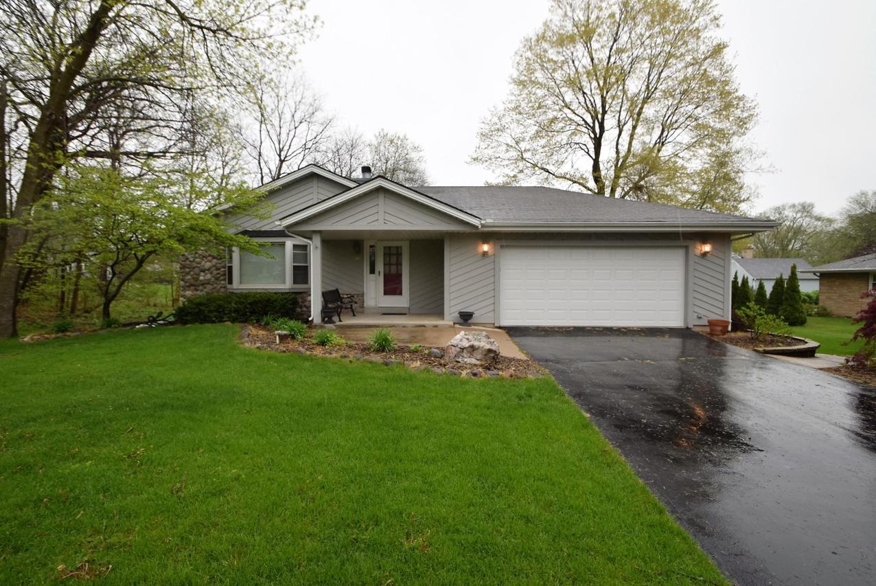 4130 S Church Dr, New Berlin, WI 53151