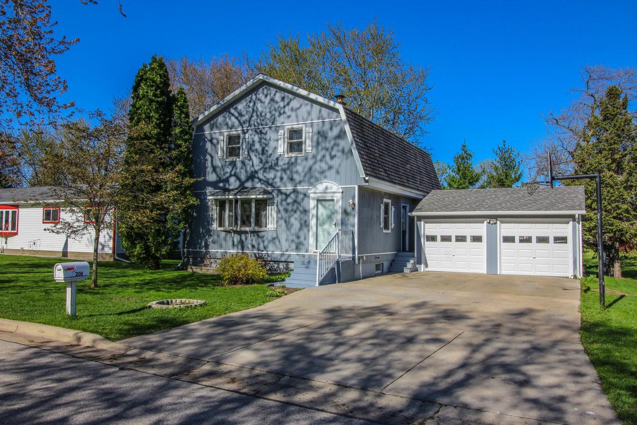 208 Cora St, Johnson Creek, WI 53038