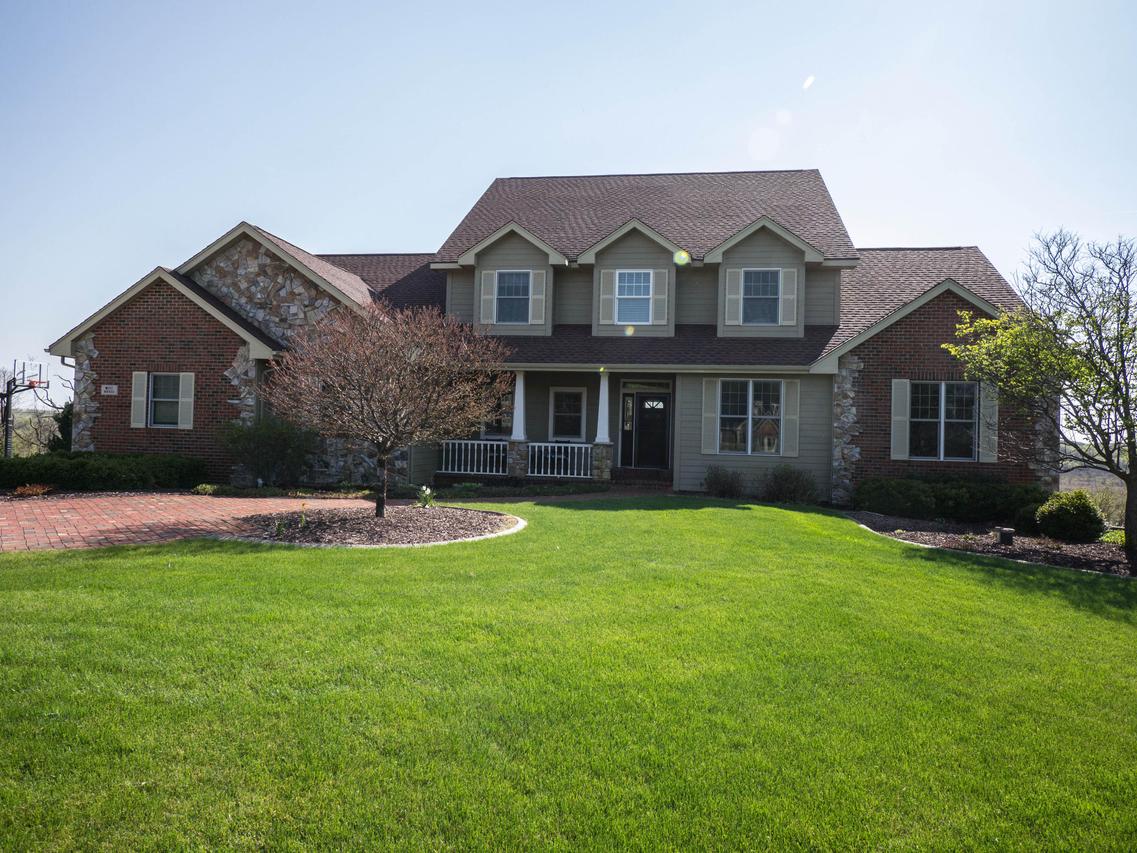 W251N8835 Crestwood Dr, Lisbon, WI 53089