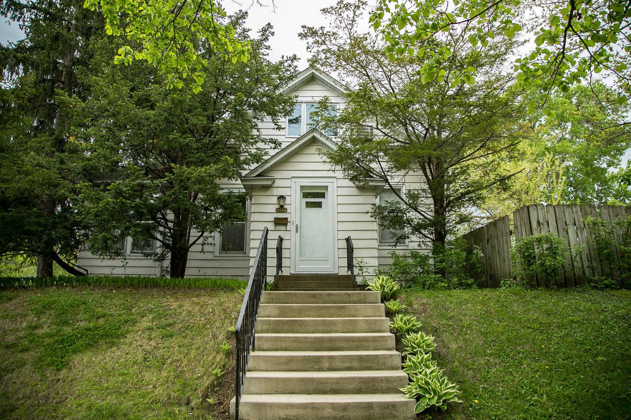 2422 Main St, La Crosse, WI 54601