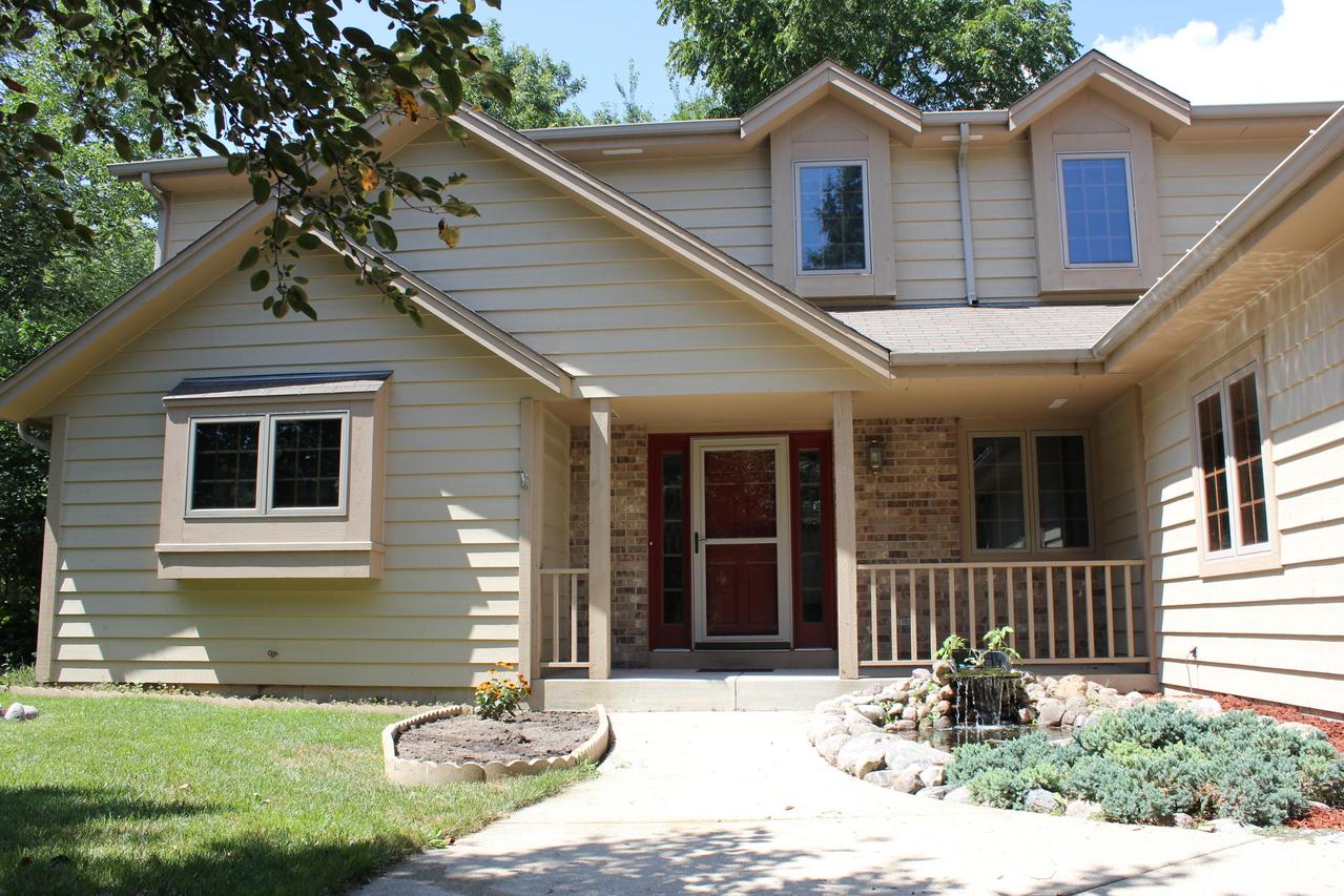 4565 S River Ridge, Greenfield, WI 53228
