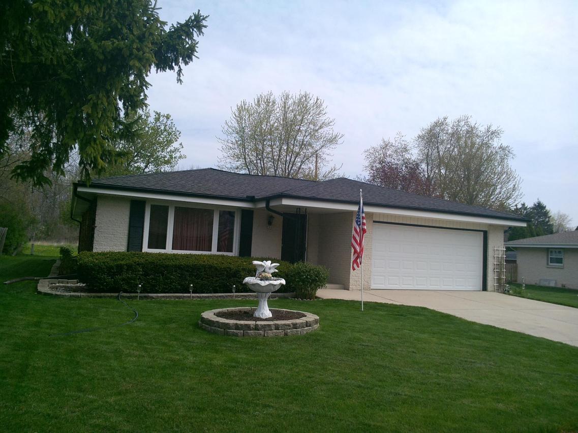 260 E Sunset Dr, Oak Creek, WI 53154