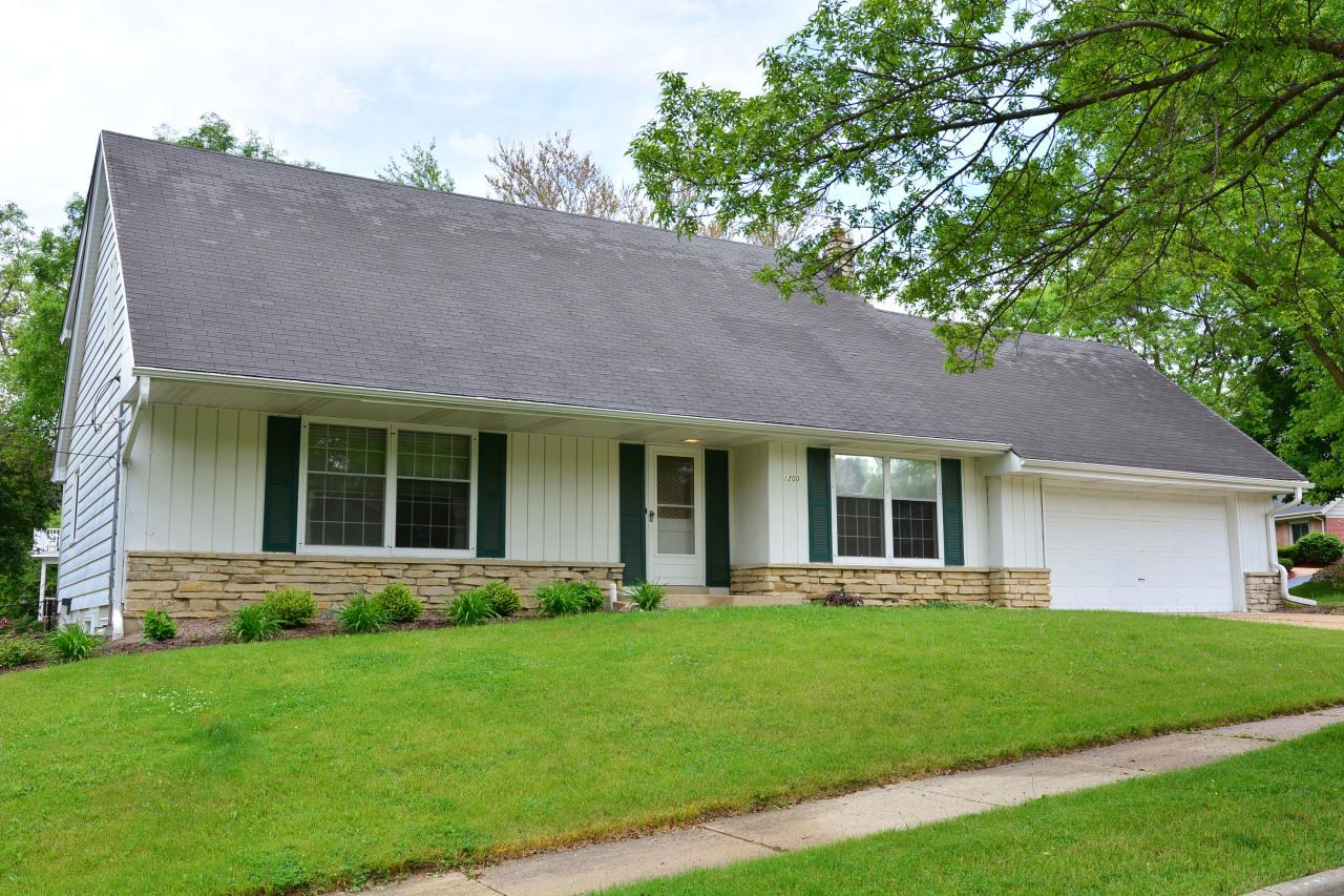 1200 Ayrshire Ln., Waukesha, WI 53186