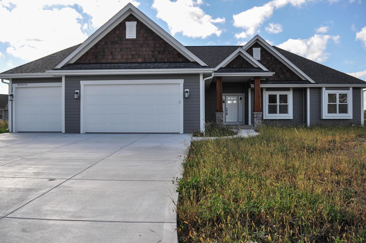 N47W22133 Woodleaf Way, Pewaukee, WI 53072