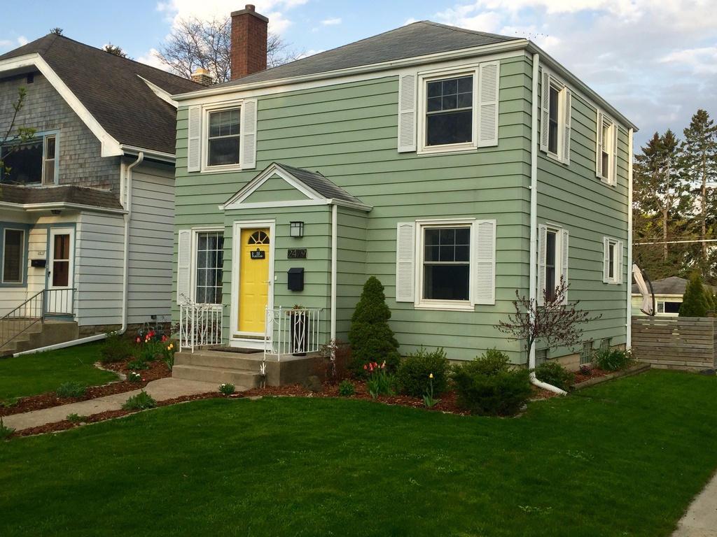 2479 N 66th St, Wauwatosa, WI 53213