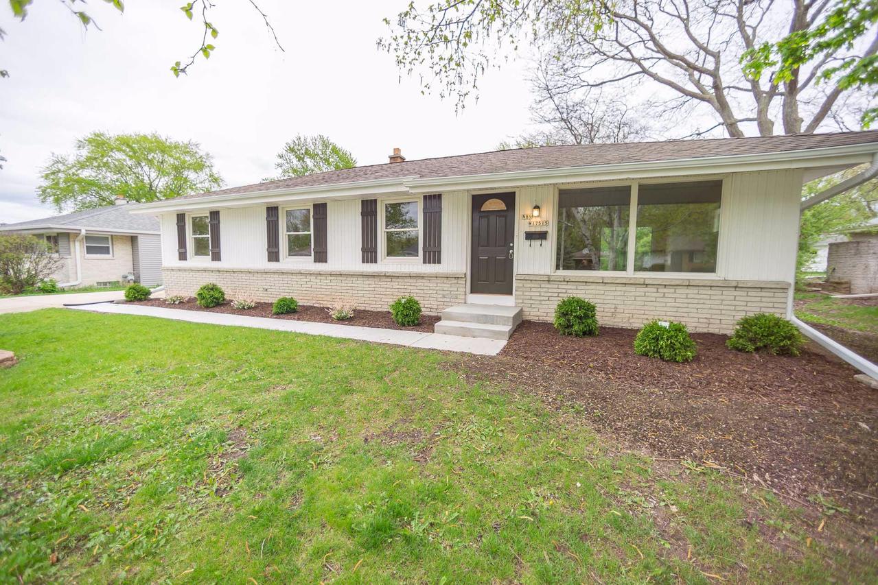 N89W17515 St Thomas Dr, Menomonee Falls, WI 53051