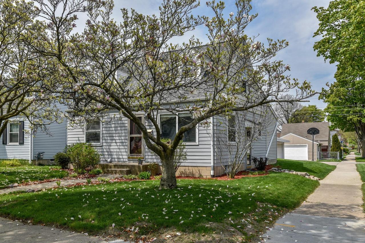 3637 N 98th St., Milwaukee, WI 53222